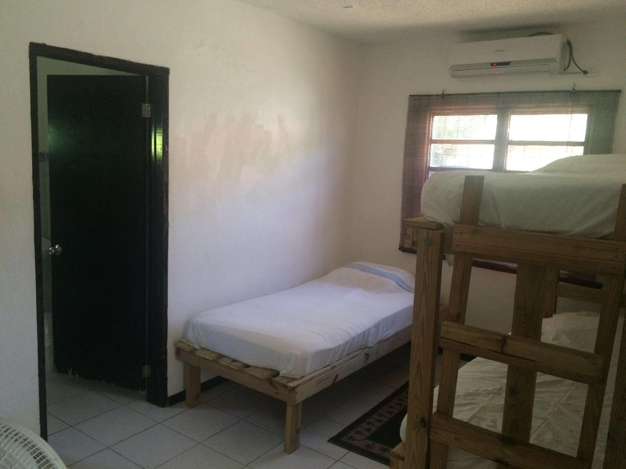 Vicky'S Keys Hostel Upper Princeʼs Quarter Εξωτερικό φωτογραφία