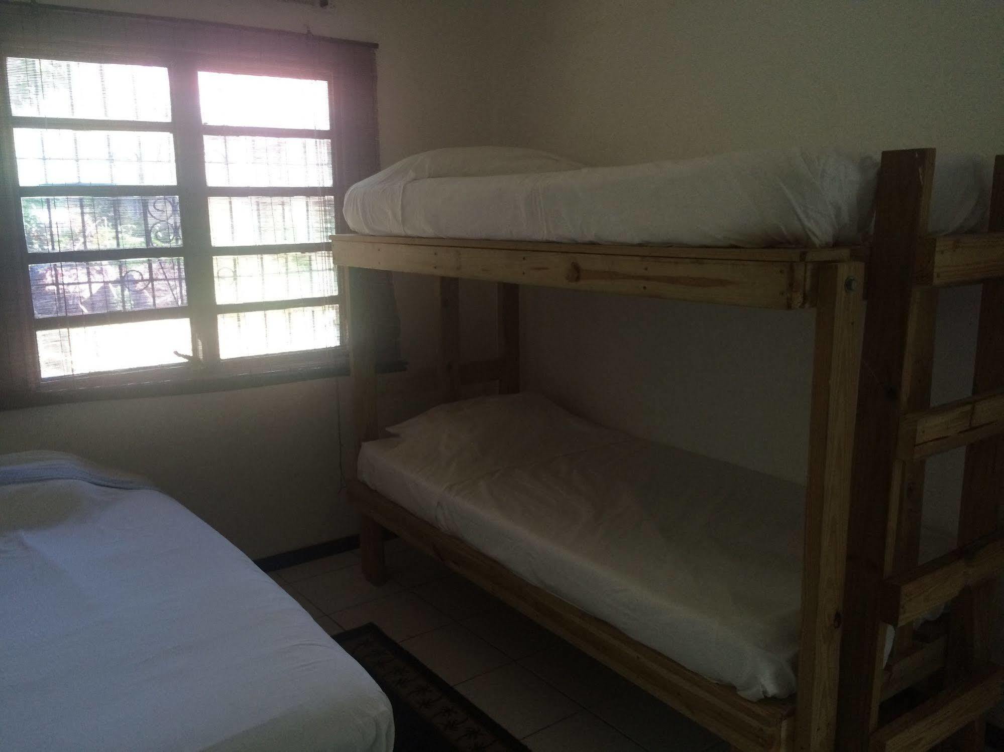 Vicky'S Keys Hostel Upper Princeʼs Quarter Εξωτερικό φωτογραφία